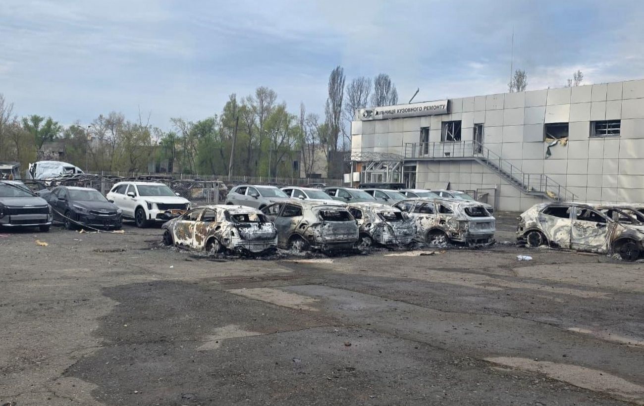 Під ударом у Києві опинився автоцентр з Mercedes, Ducati, Kia: є жертви
