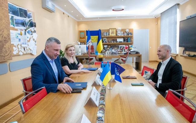 Кличко зустрівся з генсеком CEMR. Говорили про допомогу громадам та звільнення полонених мерів