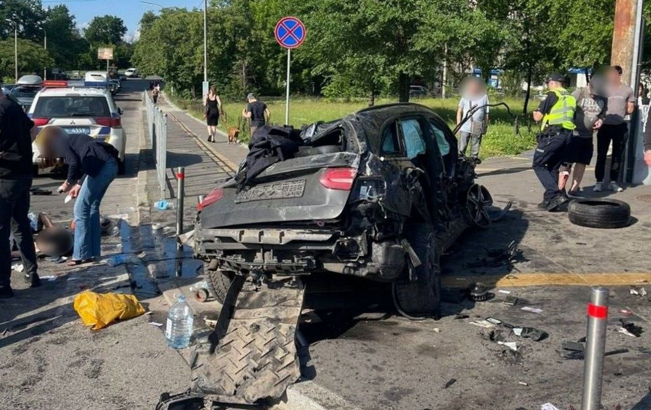Водій, що влетів у пішохідний перехід у Києві, виявився таксистом