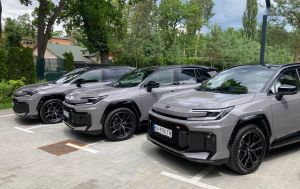 Toyota в Україні презентувала новий RAV4 та одразу три електромобілі