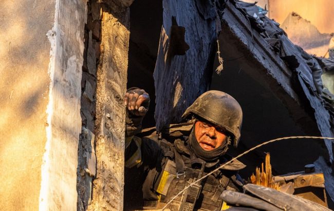 Окупанти вдарили КАБами по Харкову, під завалами будинку опинилися люди