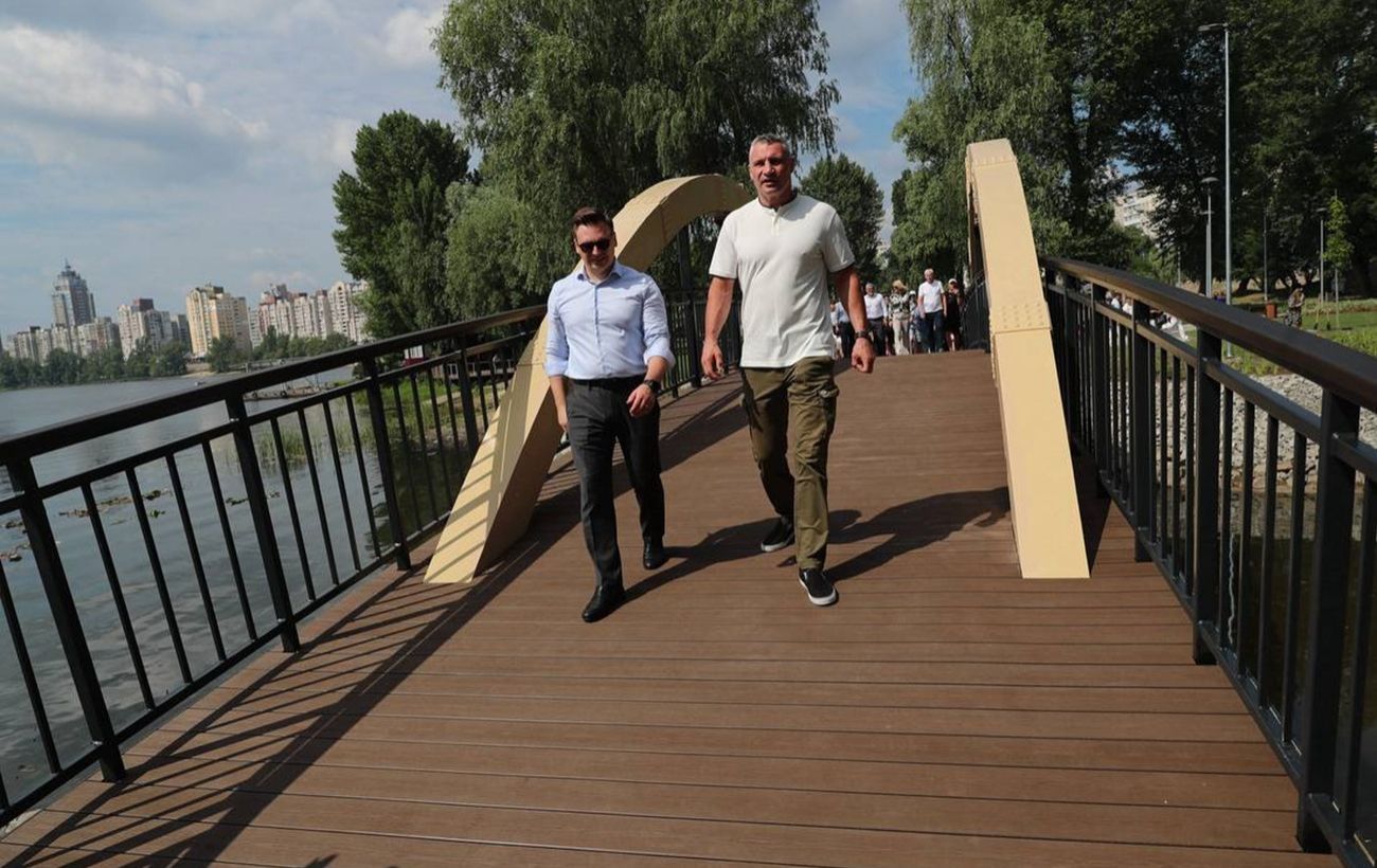Кличко представив новий сквер та міст на Оболоні: проєкт реалізували за підтримки Вільнюса