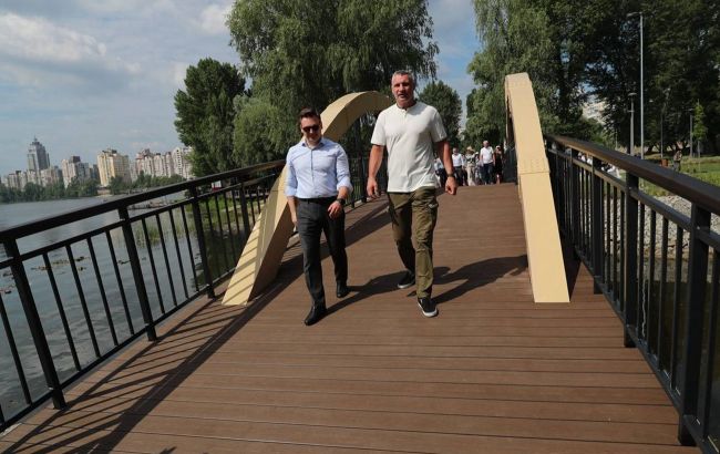 Кличко показав новий сквер та міст на Оболоні: проєкт реалізували за підтримки мерії Вільнюса