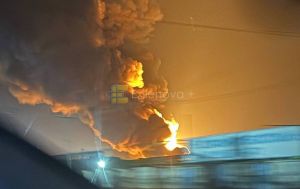 Дрони атакували нафтопереробний завод у Краснодарському краї, горять резервуари (фото, відео)