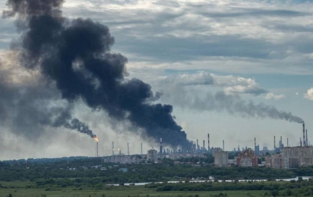 Атака на Омський НПЗ: дрони FP-1 пролетіли 3400 км і влучили у важливу установку