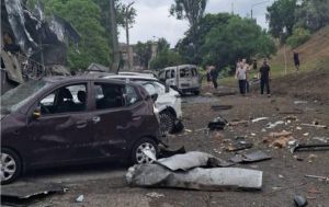 Росія вдарила по багатоповерхівці в Запоріжжі, під завалами люди