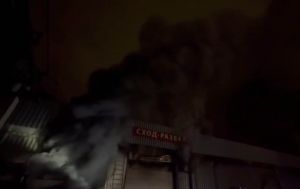 У Москві сталась масштабна пожежа з невідомих причин: вогонь гасять гелікоптери