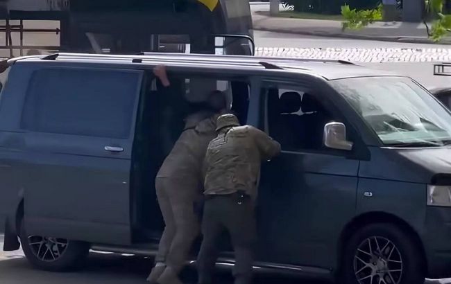 ТЦК на Черкащині закували чоловіка з відстрочкою і вивезли за 140 км від дому, - омбудсмен
