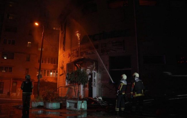 У ДСНС показали перші фото наслідків нічної атаки окупантів на Київ