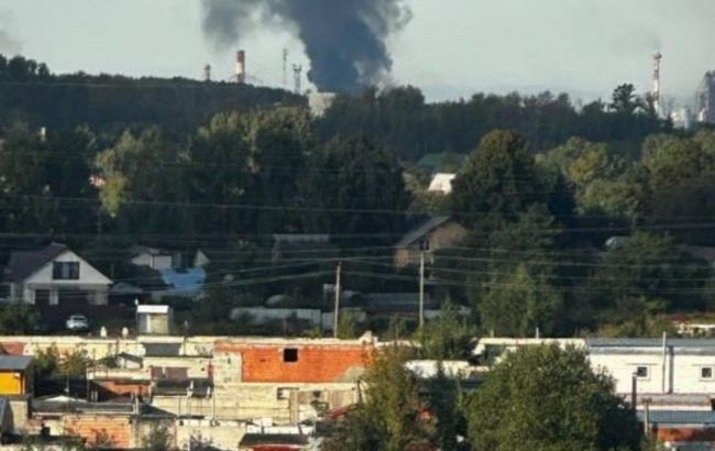 Один из крупнейших НПЗ России снова в огне после атаки дронов (фото)