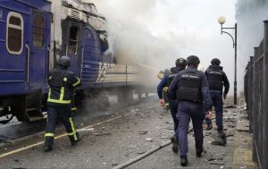 Росія ударила по пасажирському потягу у Луцьку (фото)