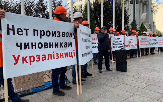 "Укрзализныцю" обвинили в блокировании Николаевского порта