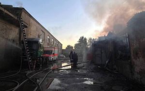 Россия атаковала склады с гуманитаркой в Одессе, начался пожар (фото)