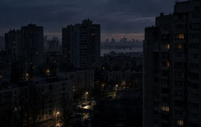 Часть Киева и области без света: враг попал в энергообъект