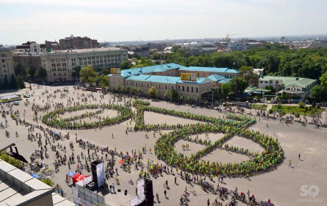 В Харькове построили рекордную фигуру из велосипедов