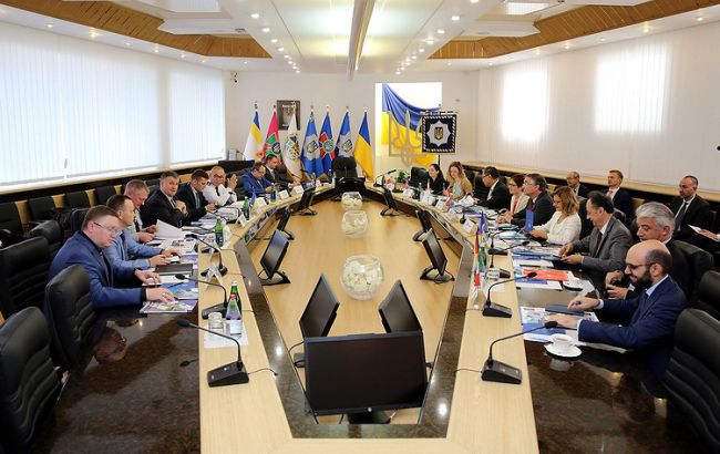Аваков представив послам G7 стратегію деокупації Донбасу
