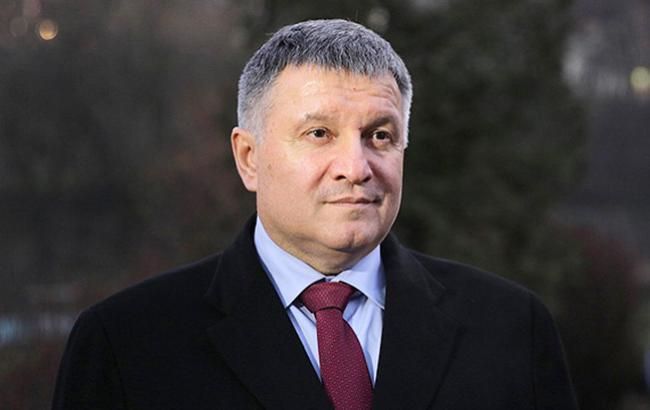 Аваков заявил о предвыборной "сетке" подкупа избирателей Порошенко