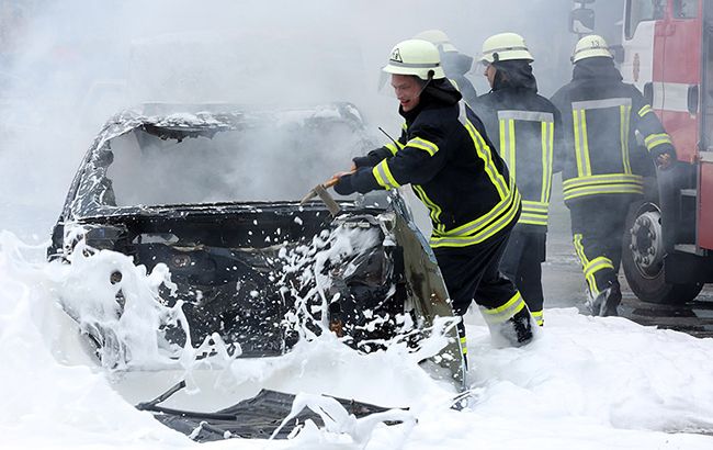 У Дніпрі автомобіль загорівся після зіткнення, є жертва
