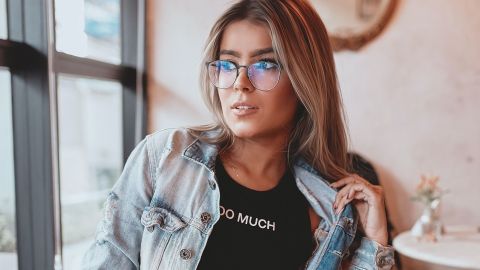 Як стильно носити сучасну джинсову куртку: поради модницям