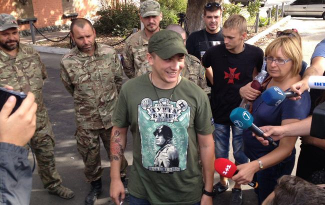 Суд освободил лидера "Правого сектора" в Одессе Стерненко под залог