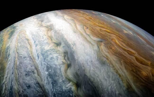 Більше 8 тис. км від Землі: NASA показало бурю на Юпітері