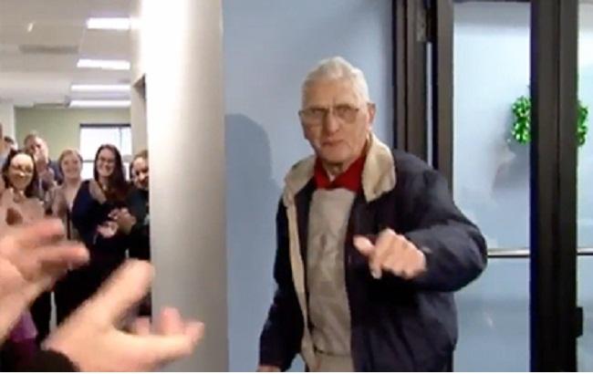 Столітній дідусь з США в свій день народження повернувся на роботу