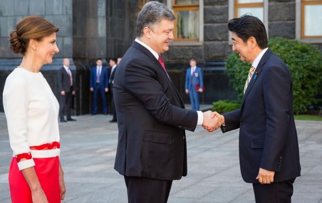 Порошенко почав зустріч з прем'єр-міністром Японії