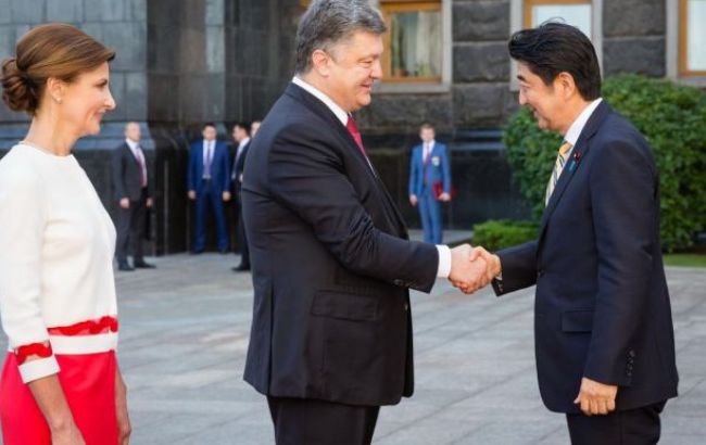 Японія буде підтримувати Україну за умови впровадження реформ, - прем'єр