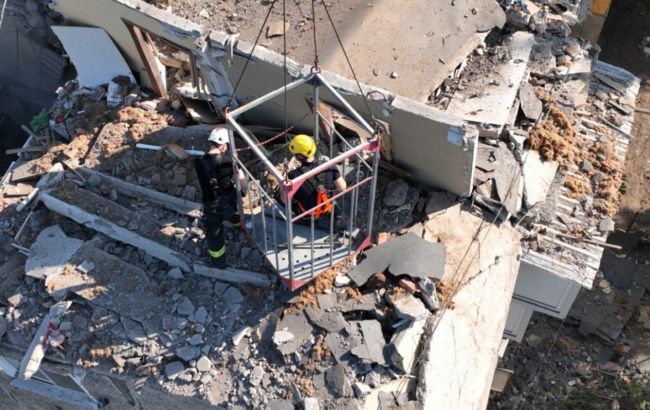 Ракетний удар по багатоповерхівці в Миколаєві: кількість жертв знову зросла