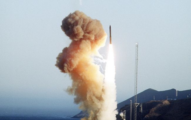 Через аномалію. США підірвали міжконтинентальну балістичну ракету над Тихим океаном