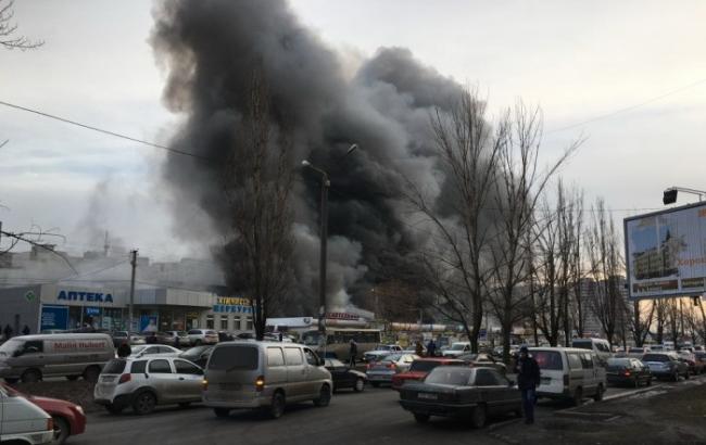 В Одесі горить ринок