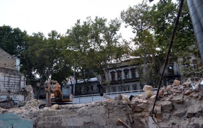 В Одессе обвалилась стена дома, в котором находится департамент финансов мэрии