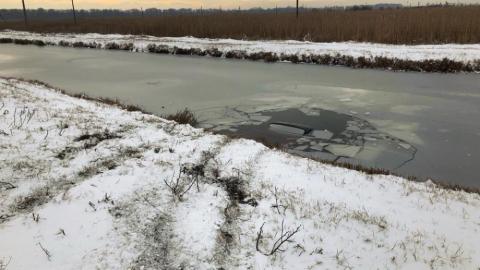 В Одеській області автомобіль провалився під лід