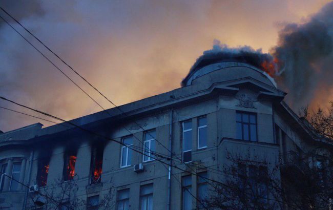 Поліція повідомила про третю версію пожежі в одеському коледжі