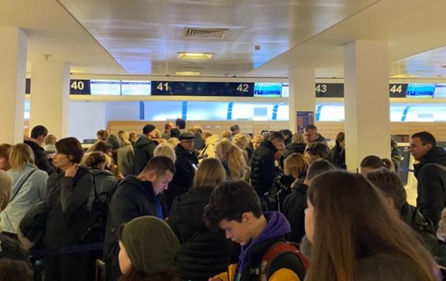 Ernest скасував кілька рейсів, більше сотні українців застрягли в Італії