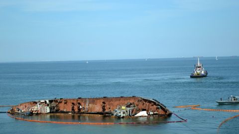 В Одессе снова произошла утечка из танкера: объявили чрезвычайную ситуацию