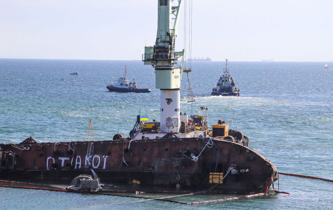В Одессе в очередной раз пытаются поднять танкер Delfi