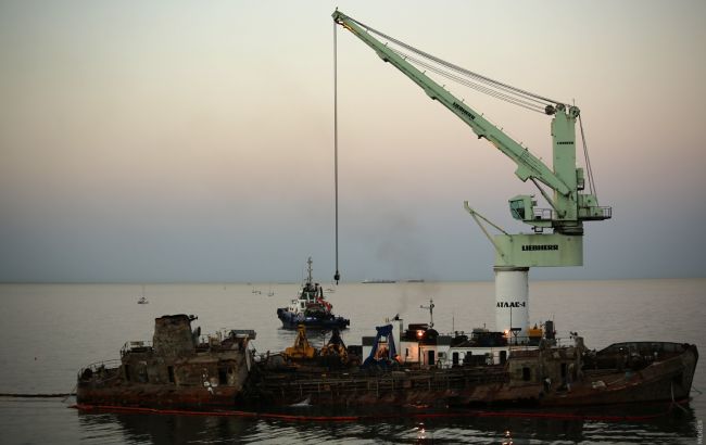 "Финальная стадия": танкер Delfi в Одессе снова не подняли