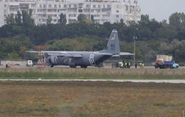 В Одесі здійснив аварійну посадку військовий літак США