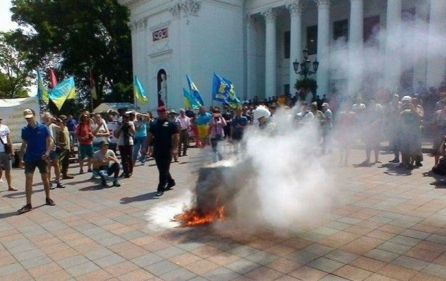 Під мерією Одеси сталася бійка