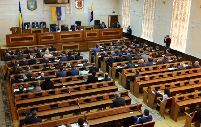 В Одесі люди в камуфляжі зірвали сесію облради