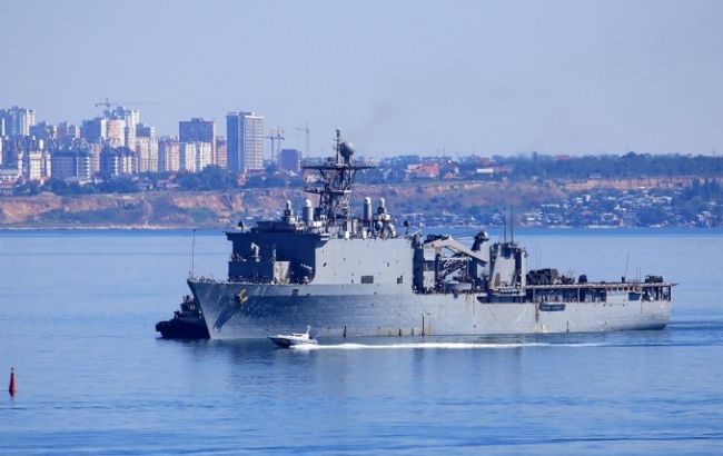 В Черное море вошел десантный корабль США Carter Hall