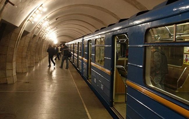 Київське метро в ніч на 13 жовтня працюватиме на годину довше через футболу