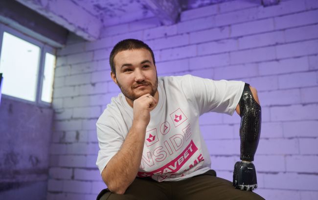 Звільнення Херсона та життя після травми: історія героя, який отримав біонічний протез від Favbet
