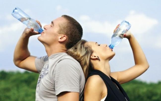 Специалисты рассказали, сколько жидкости нужно выпивать в день