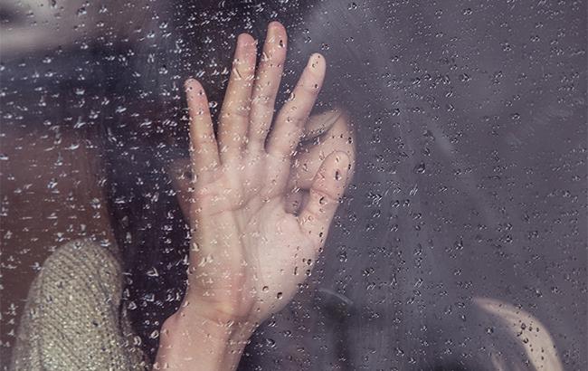 Поглумився і пішов проводжати додому: у Миколаївській області зґвалтували неповнолітню