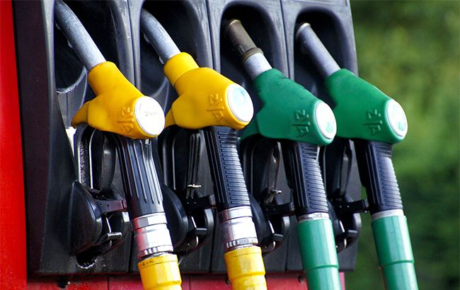 Ціни на бензин будуть знижуватися: прогнози експертів на квітень