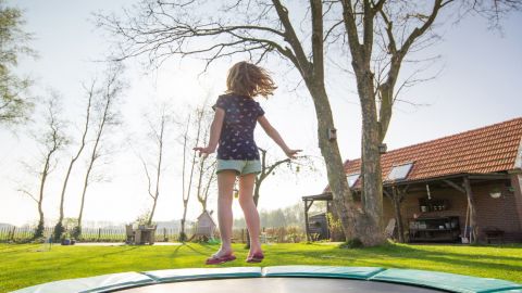 В Кременчуге ребенок получил травму позвоночника в парке развлечений: малышка в тяжелом состоянии