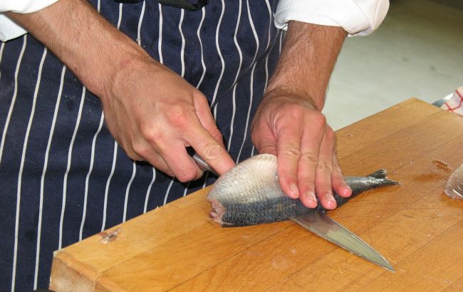 Як за пару хвилин почистити оселедець: тримайте інструкцію