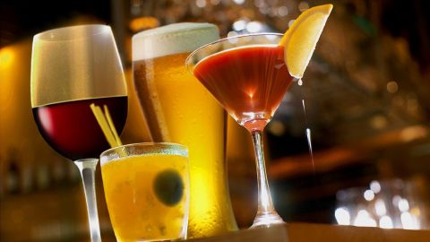 Раскрыт секрет любимого коктейля королевы Елизаветы II: наслаждаться просто!